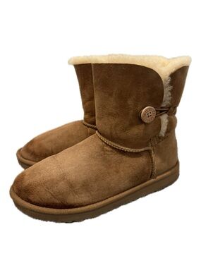 Ugg Bailey Button Boots in Chestnut